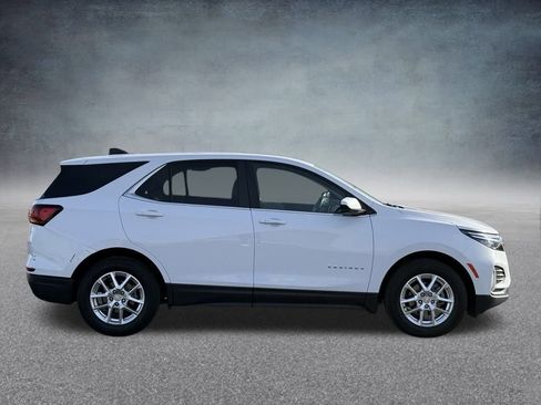Used 2022 Chevrolet Equinox LT w/ Driver Convenience Package image 2
