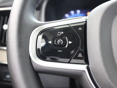 Certified 2025 Volvo XC90 B6 Plus image 27