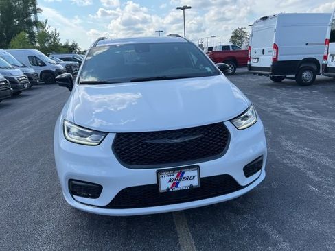 New 2026 Chrysler Pacifica Limited w/ S Appearance Package image 11