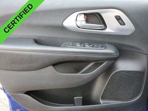 Used 2019 Chrysler Pacifica Limited w/ S Appearance Package image 23