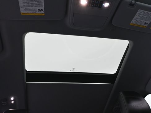 Used 2023 Ford Explorer XLT w/ Equipment Group 202A image 29