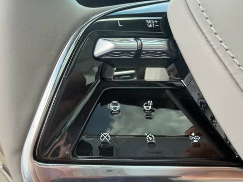 New 2026 Cadillac Escalade ESV Platinum Luxury AWD/4WD image 17