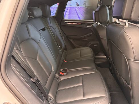 Certified 2023 Porsche Macan S AWD/4WD image 9