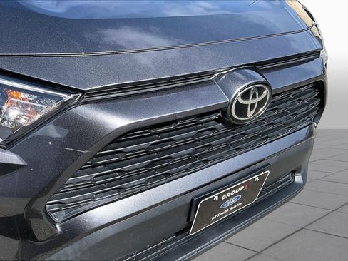 Used 2021 Toyota RAV4 XLE Premium FWD image 32