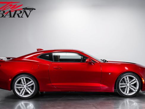 Used 2016 Chevrolet Camaro SS RWD image 6