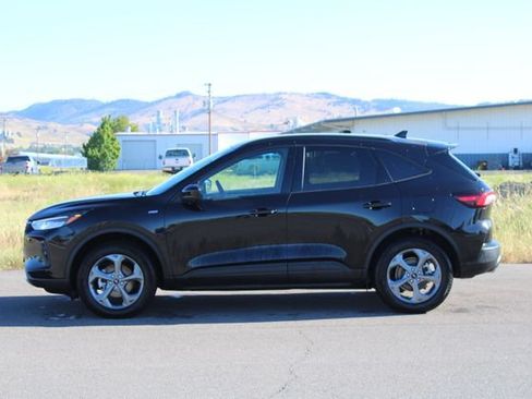 Used 2025 Ford Escape ST-Line Select w/ Tech Pack #2 AWD/4WD image 3