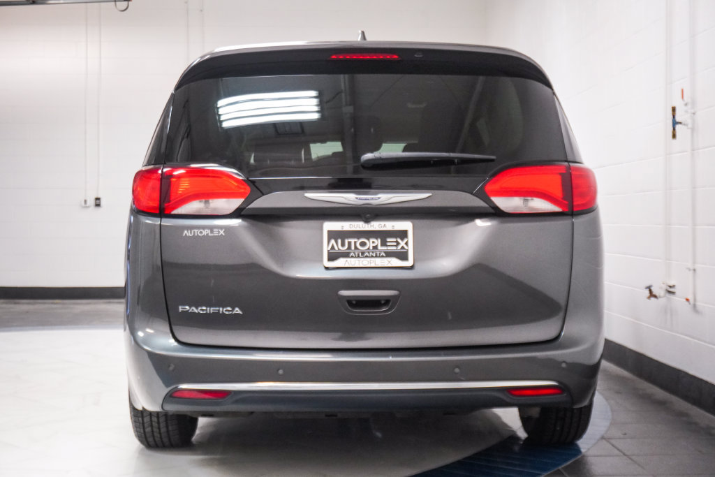 Used 2020 Chrysler Pacifica Touring-L FWD image 32