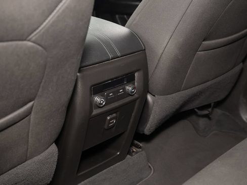 Used 2023 Chevrolet Traverse LT FWD image 37