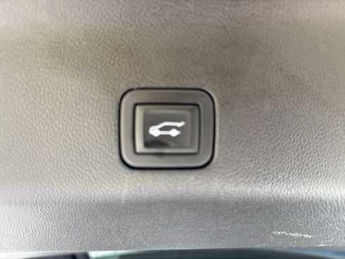 Used 2023 GMC Yukon XL AT4 w/ AT4 Premium Package AWD/4WD image 39