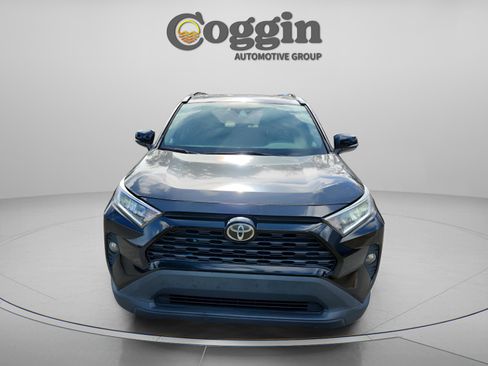Used 2019 Toyota RAV4 XLE Premium image 8