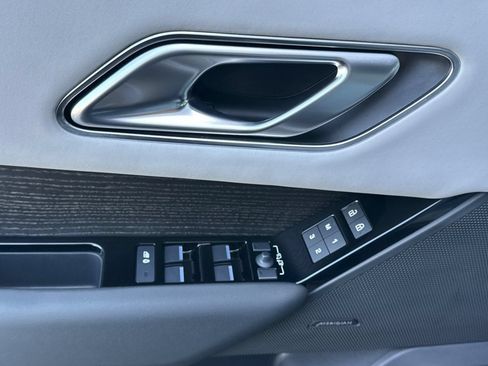 Certified 2026 Land Rover Range Rover Velar Dynamic SE AWD/4WD image 10