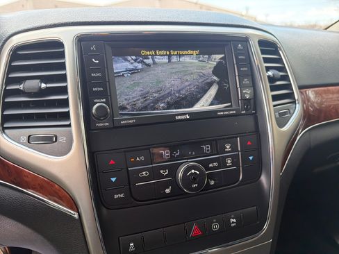 Used 2012 Jeep Grand Cherokee Limited AWD/4WD image 25