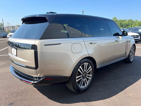 Used 2025 Land Rover Range Rover Long Wheelbase SE AWD/4WD image 10