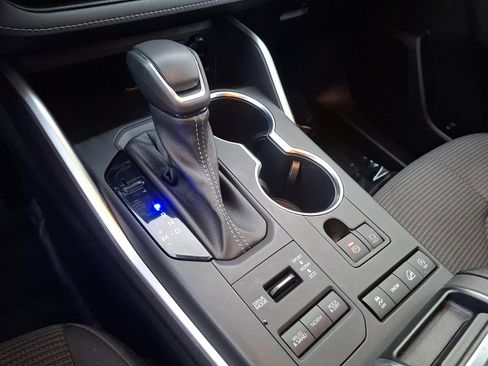 Used 2022 Toyota Highlander LE image 15