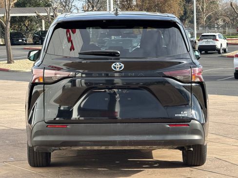 Certified 2024 Toyota Sienna LE image 6