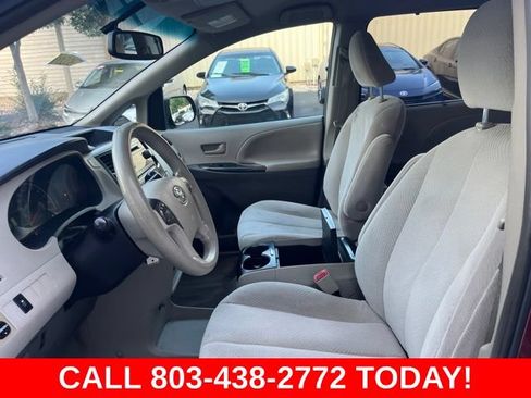 Used 2014 Toyota Sienna LE FWD image 7