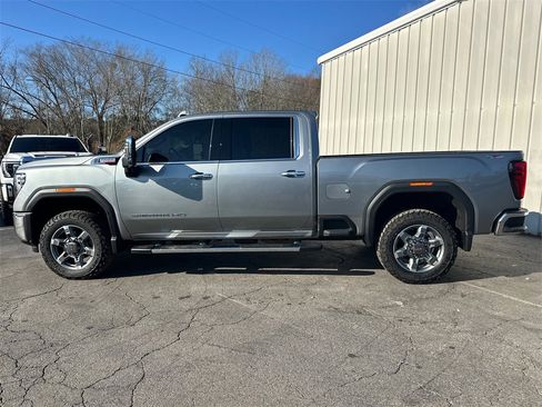Used 2025 GMC Sierra 2500 SLT w/ SLT Premium Package image 9