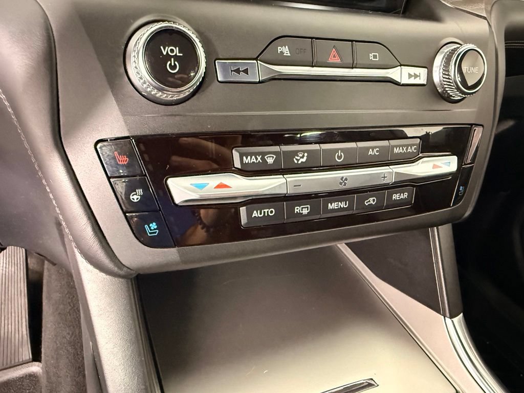 Used 2020 Ford Explorer Platinum AWD/4WD image 30