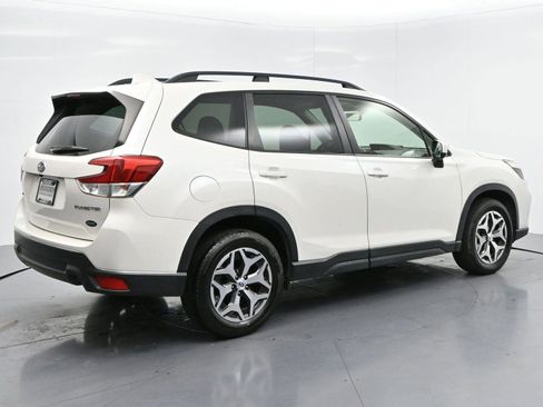 Used 2019 Subaru Forester Premium AWD/4WD image 7