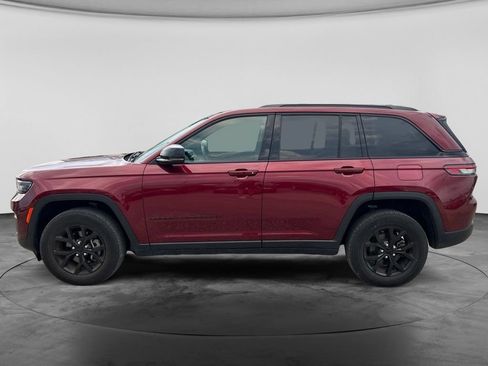 Used 2024 Jeep Grand Cherokee Altitude AWD/4WD image 6