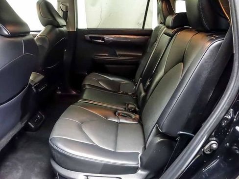 Used 2022 Toyota Highlander Limited AWD/4WD image 11