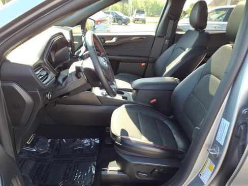Used 2024 Ford Escape ST-Line w/ Tech Pack #1 AWD/4WD image 4