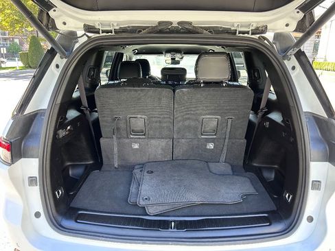 Used 2024 Jeep Grand Cherokee L Altitude image 24