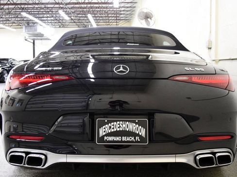 Used 2022 Mercedes-Benz SL 55 AMG 4MATIC w/ Driver Assistance Package image 33
