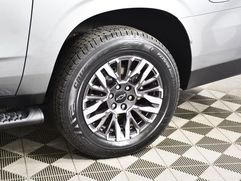 Used 2025 Chevrolet Suburban Z71 image 56