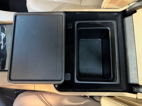 Used 2018 Cadillac Escalade Platinum image 36