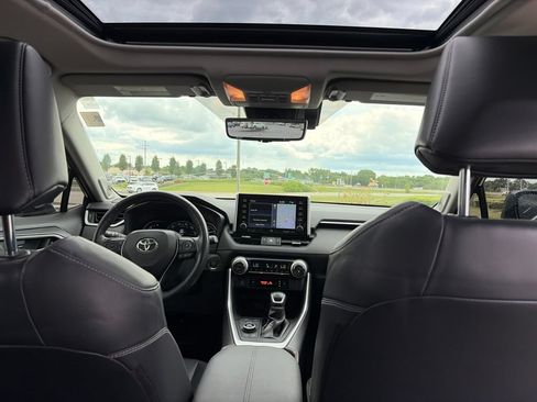 Used 2020 Toyota RAV4 Limited w/ Limited Grade Weather Package AWD/4WD image 39
