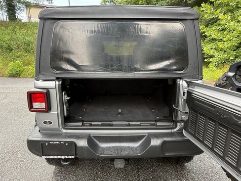 Used 2018 Jeep Wrangler Unlimited Sport S AWD/4WD image 15