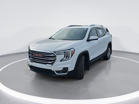Used 2024 GMC Terrain SLT w/ Infotainment Package II image 7