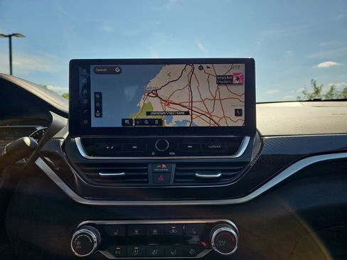 Used 2024 Nissan Altima 2.5 SR w/ SR Premium Package image 23