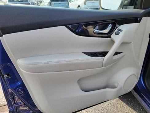 Used 2018 Nissan Rogue Sport SV AWD/4WD image 6