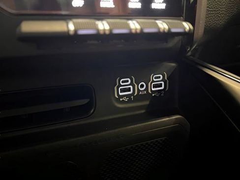 Used 2024 RAM 1500 Laramie AWD/4WD image 36