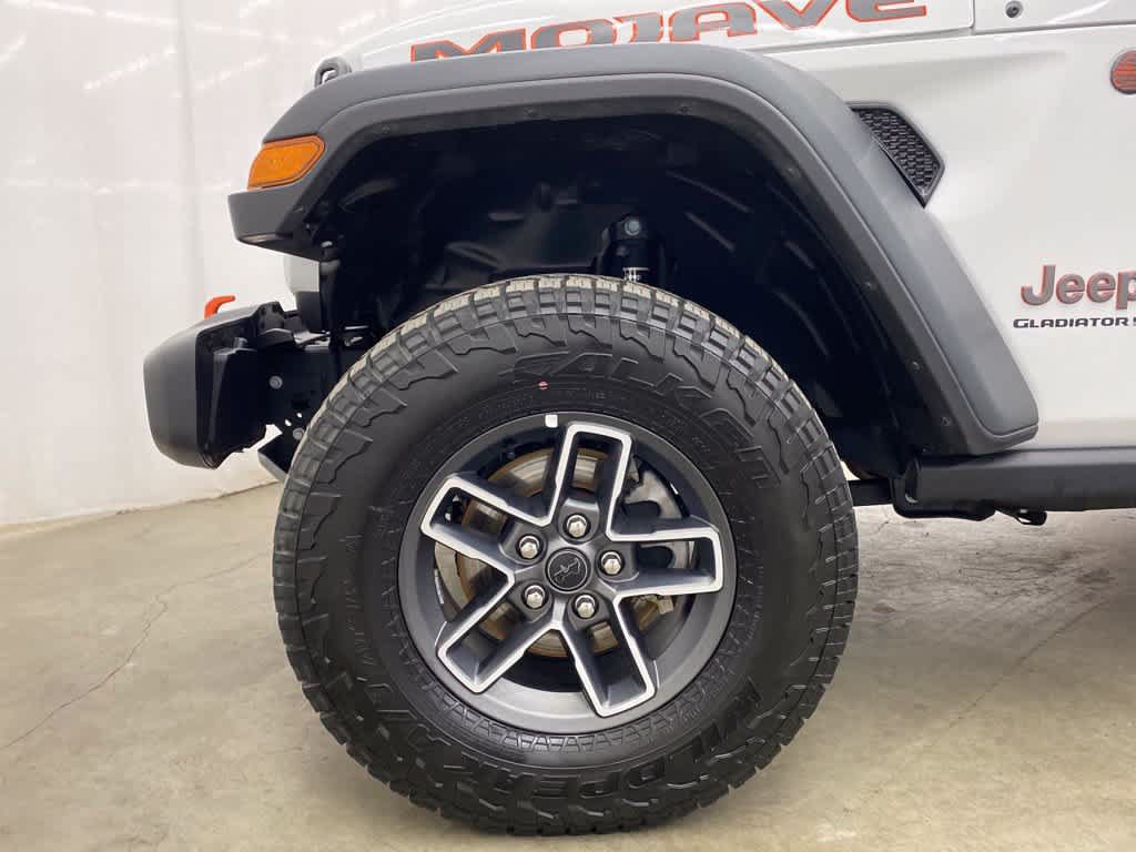 Used 2026 Jeep Gladiator Mojave AWD/4WD image 11