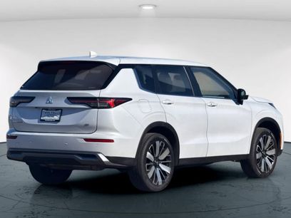 Used 2025 Mitsubishi Outlander SE