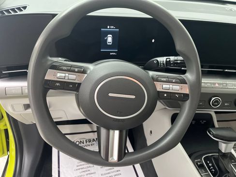 Used 2025 Hyundai Kona SE AWD/4WD image 18
