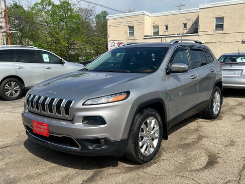 Used 2016 Jeep Cherokee Limited w/ Luxury Group AWD/4WD image 2