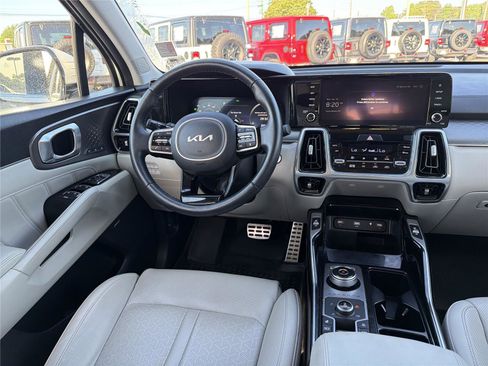 Used 2022 Kia Sorento SX Prestige w/ Panoramic Sunroof Package AWD/4WD image 24