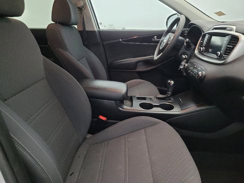 Used 2018 Kia Sorento LX image 21