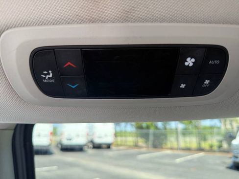 Used 2024 Chrysler Pacifica Touring-L FWD image 21