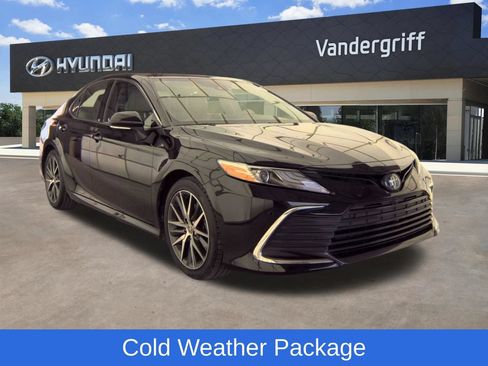 Used 2022 Toyota Camry XLE w/ Navigation Upgrade Package FWD image 1