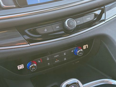 Used 2018 Buick Enclave Essence image 33