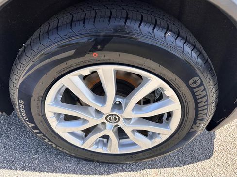 Used 2018 Nissan Rogue SV w/ Premium Package image 27