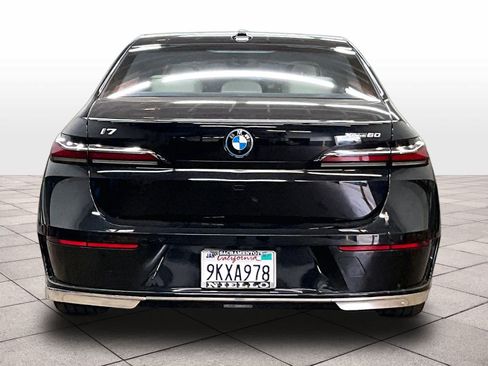 Used 2024 BMW i7 xDrive60 w/ Executive Package AWD/4WD image 7