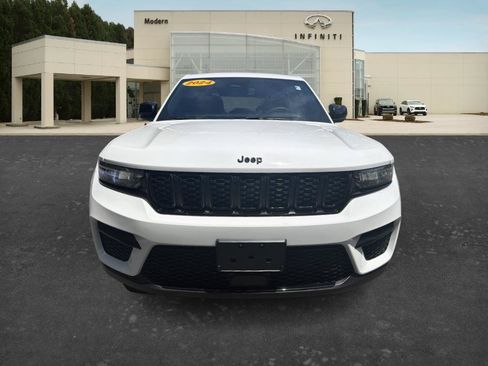 Used 2024 Jeep Grand Cherokee Altitude AWD/4WD image 2