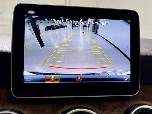 Used 2020 Mercedes-Benz GLA 250 4MATIC w/ Premium Package image 5