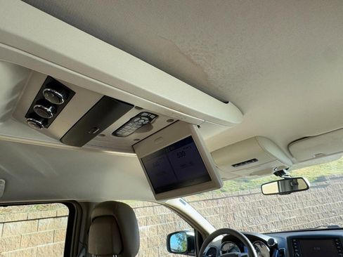 Used 2012 Chrysler Town & Country Touring-L w/ Entertainment Group #2 image 12